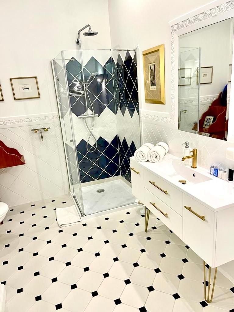 Luxury Suites & Apartments Mondrian Market Square II Warszawa Rom bilde