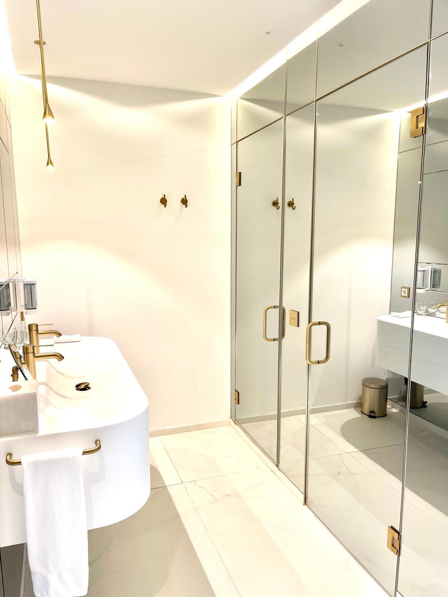 Luxury Suites & Apartments Mondrian Market Square II Warszawa Rom bilde